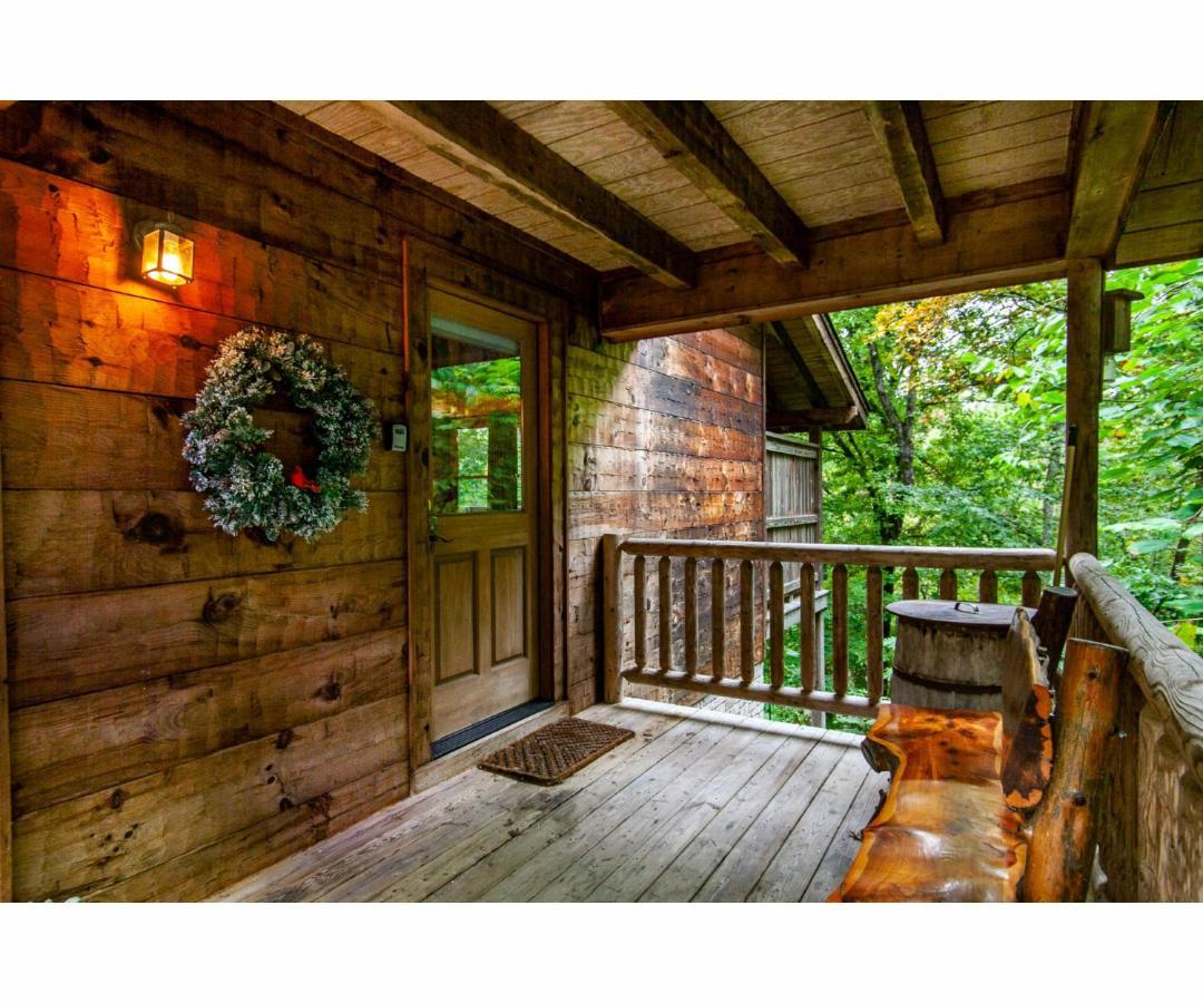 Peekaboo With Hot Tub, Pool Table, And Jacuzzi Villa Pigeon Forge Exterior photo