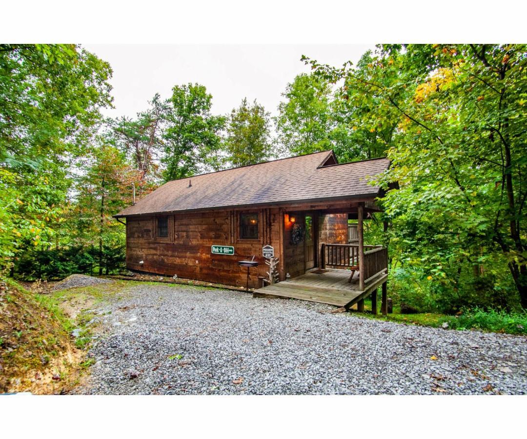 Peekaboo With Hot Tub, Pool Table, And Jacuzzi Villa Pigeon Forge Exterior photo