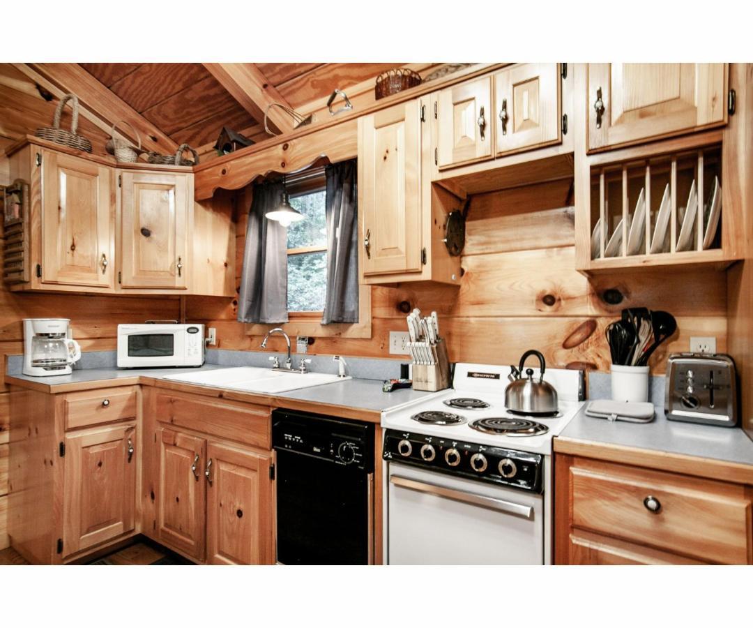 Peekaboo With Hot Tub, Pool Table, And Jacuzzi Villa Pigeon Forge Exterior photo